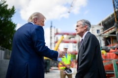 Trump-diskutuje-s-predsedou-Federalni-rezervni-banky-Jerome-Powellem-2025
