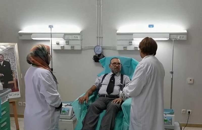 Zemětřesení v Maroku: král v nemocnici navštívil zraněné a daroval krev