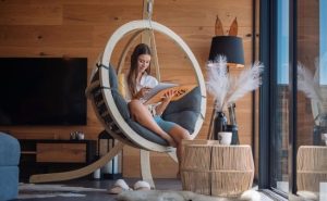 Zelené houpací křeslo