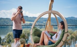 Zelené houpací křeslo